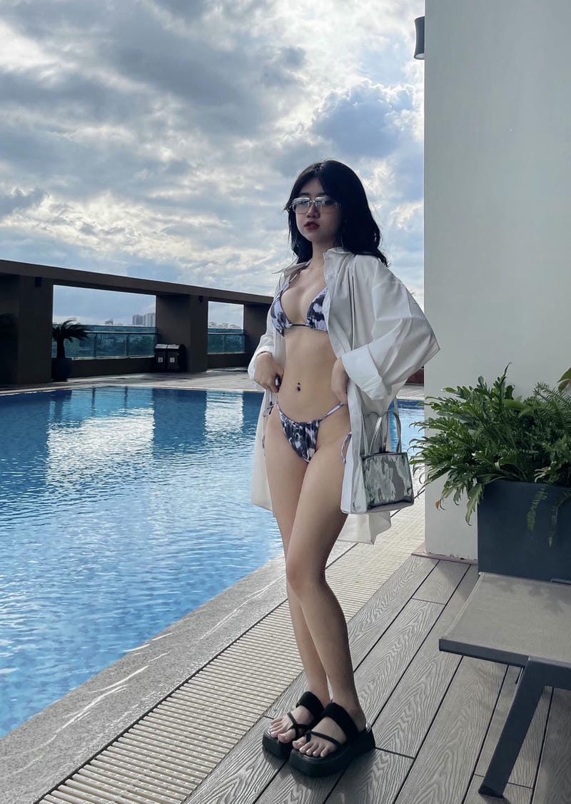 lê kim loan mặc bikini 28