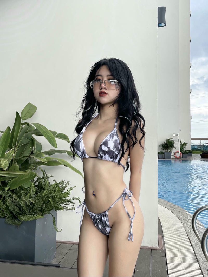 lê kim loan mặc bikini 30