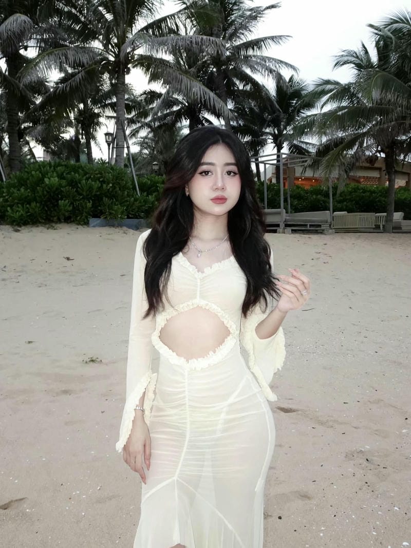 lê kim loan mặc bikini 40