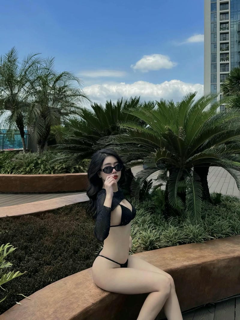 lê kim loan mặc bikini 48
