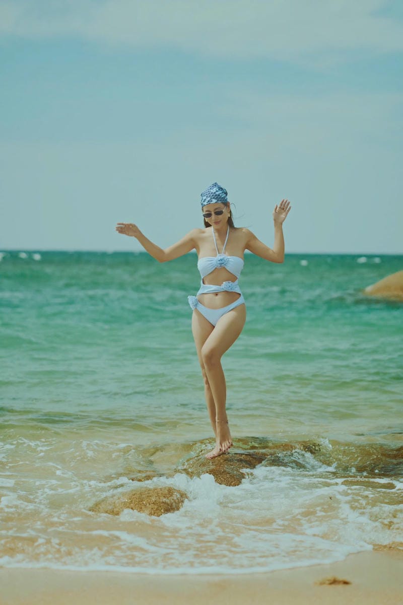 nam thư bikini 1