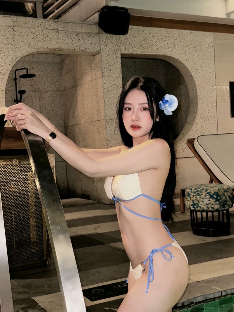 quỳnh moon bikini 16
