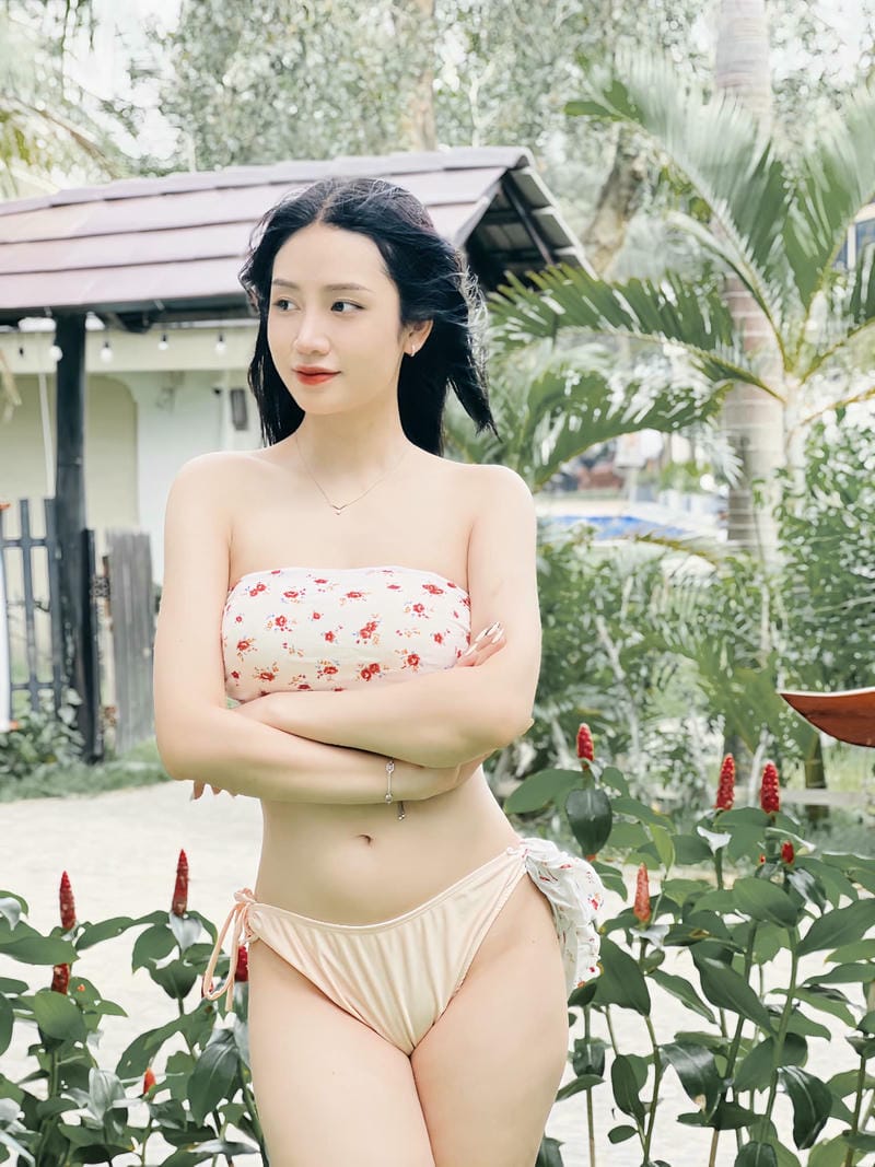 quỳnh moon bikini 27
