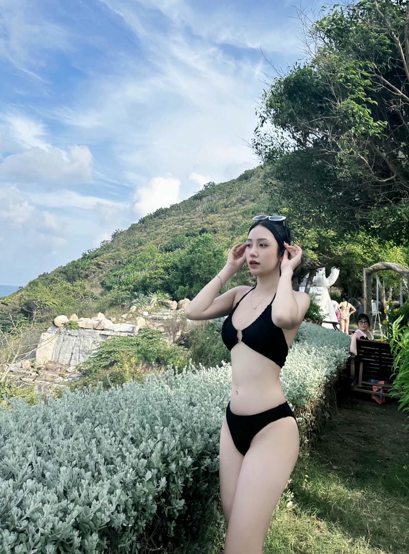quỳnh moon bikini 29