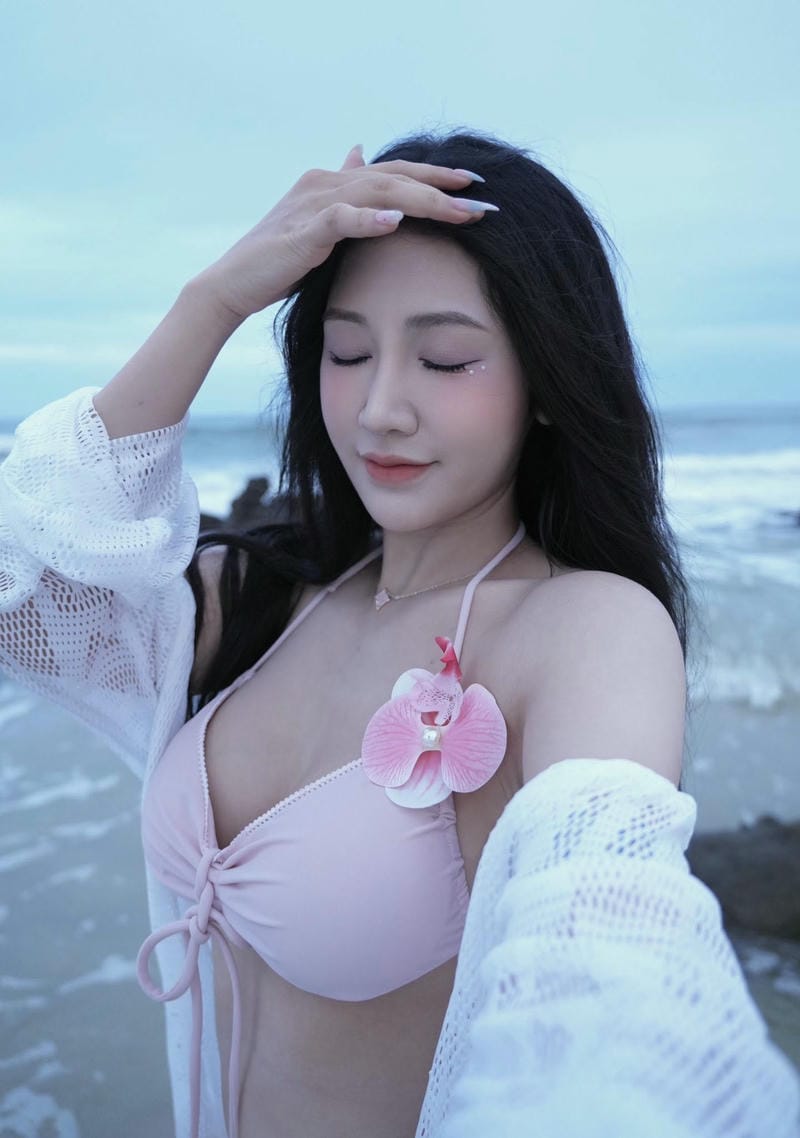 quỳnh moon bikini 6