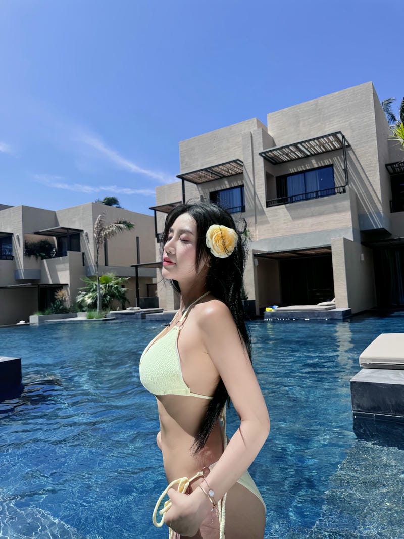 quỳnh moon bikini 8