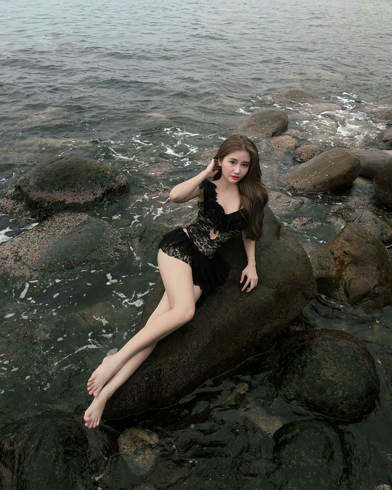 vũ thị khánh huyền bikini 8