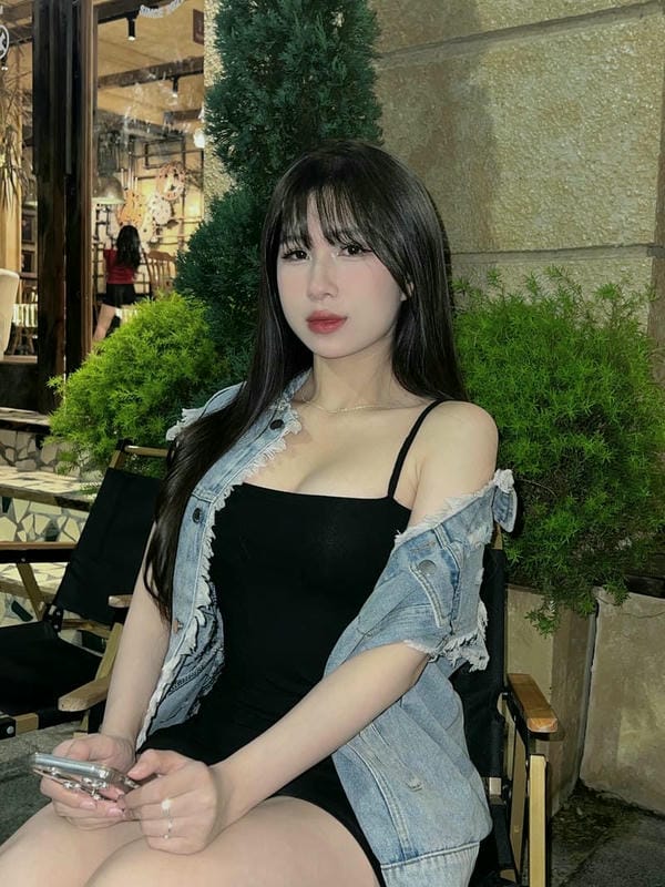 ảnh gái mặc váy ngắn 38