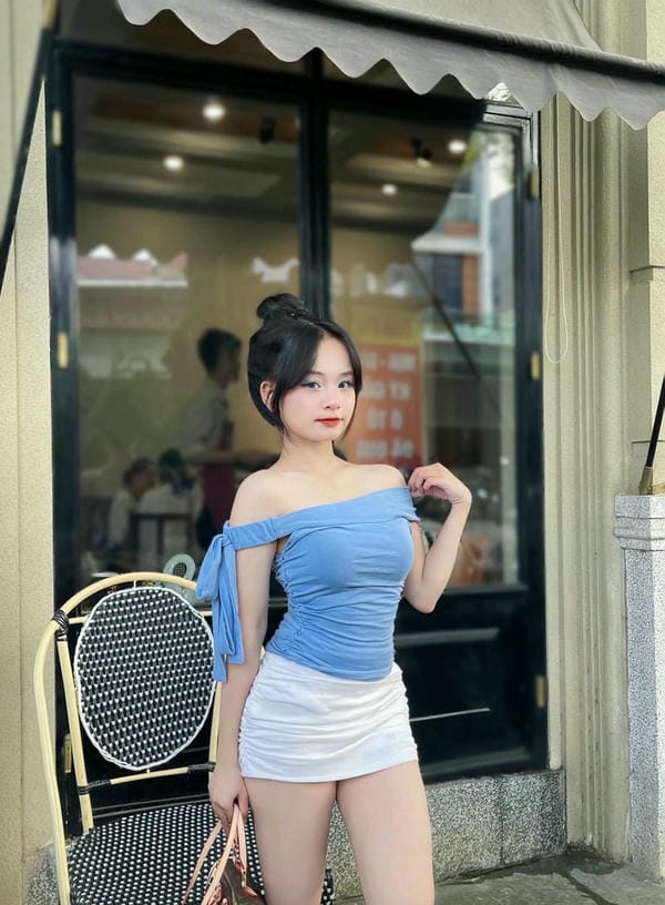 ảnh gái mặc váy ngắn 45