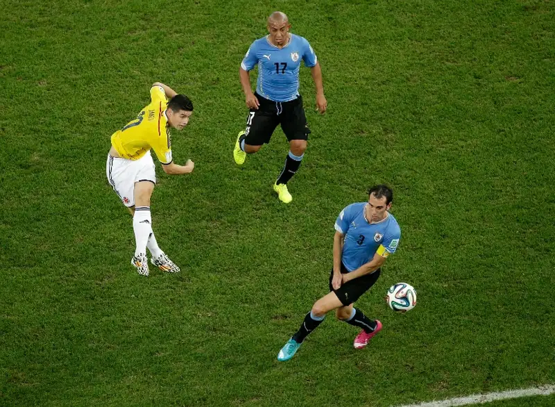 James Rodríguez – World Cup 2014, cú vô lê để đời trước Uruguay