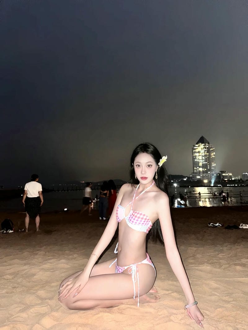 ảnh gái xinh bikini siêu nhỏ