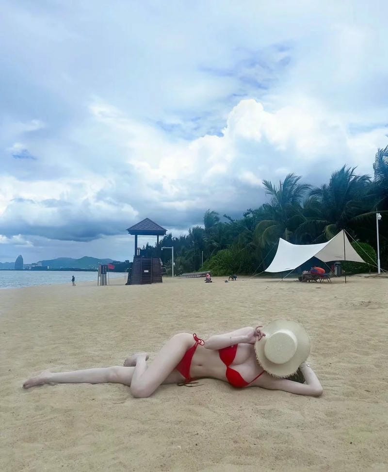 bikini lọt khe màu đỏ 12
