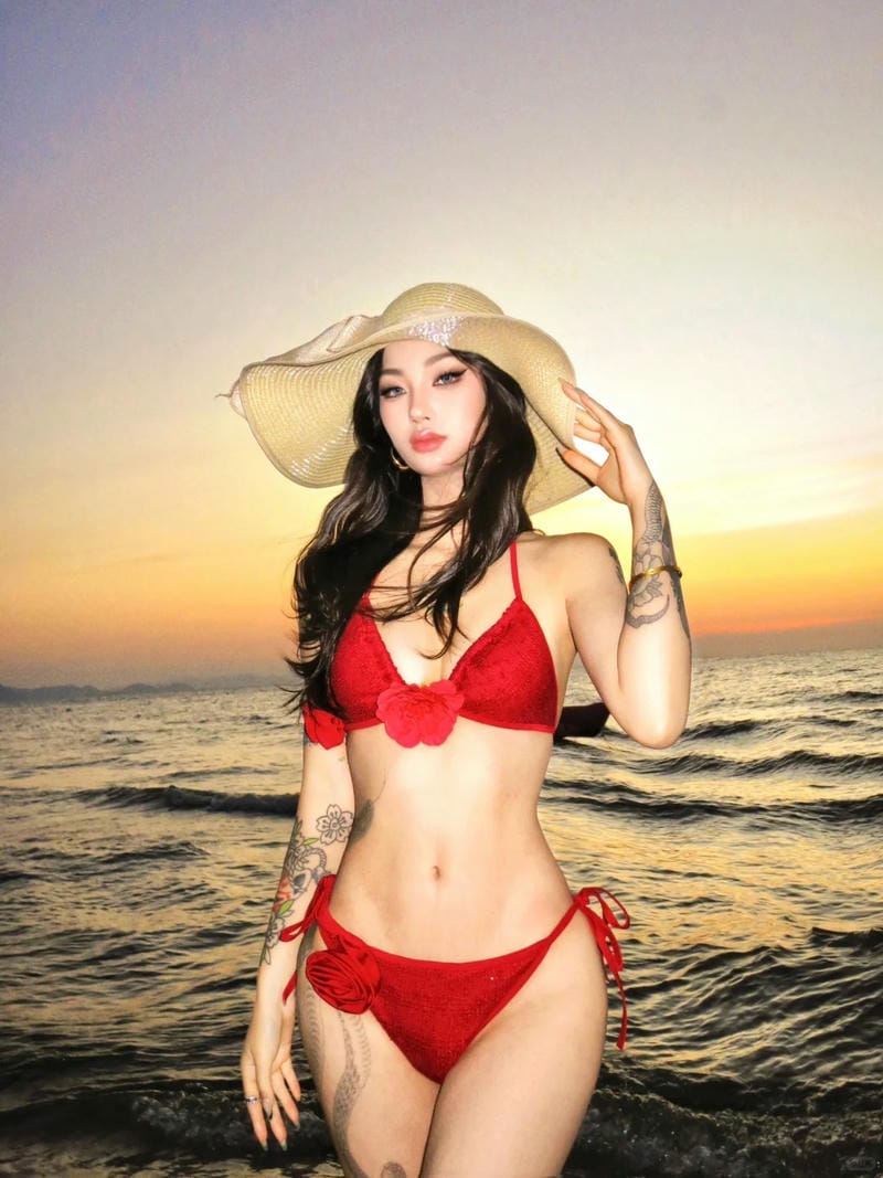 bikini lọt khe màu đỏ 16