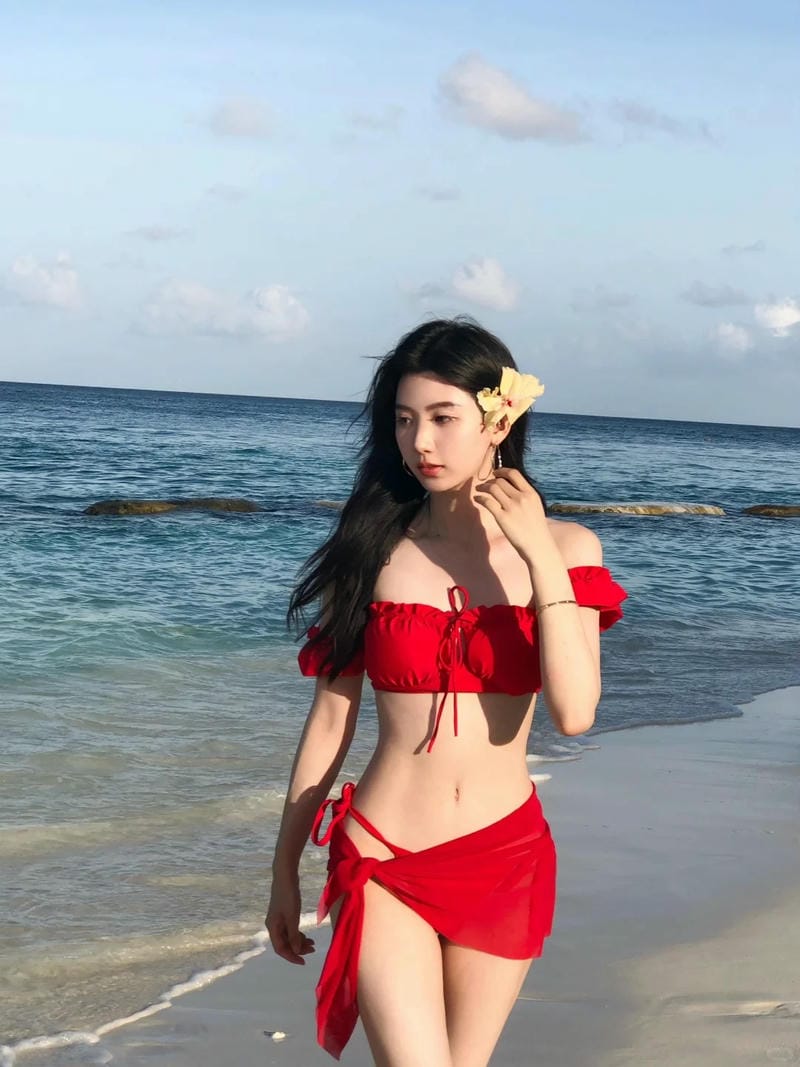 bikini lọt khe màu đỏ 24