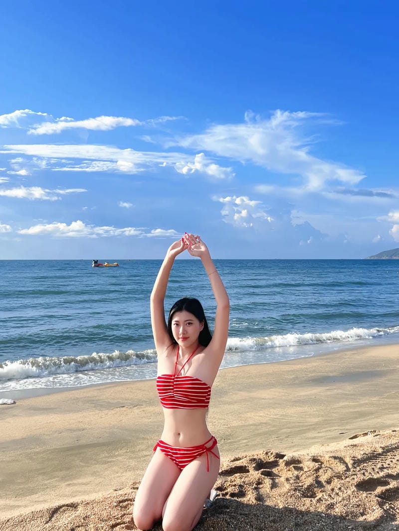 bikini lọt khe màu đỏ 29
