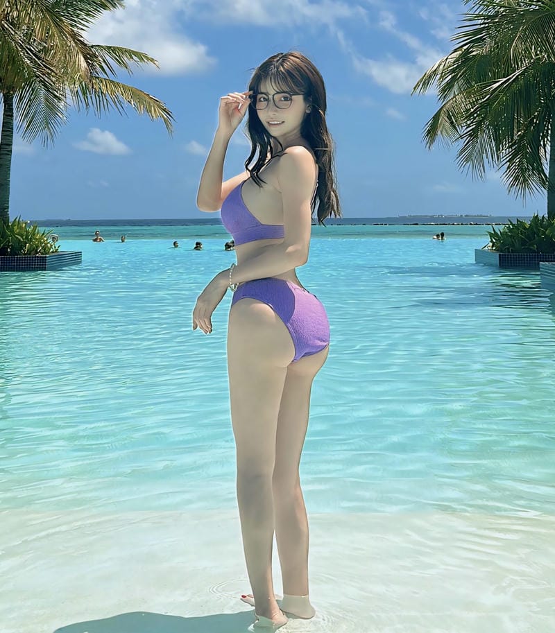 eimi fukada bikini 17