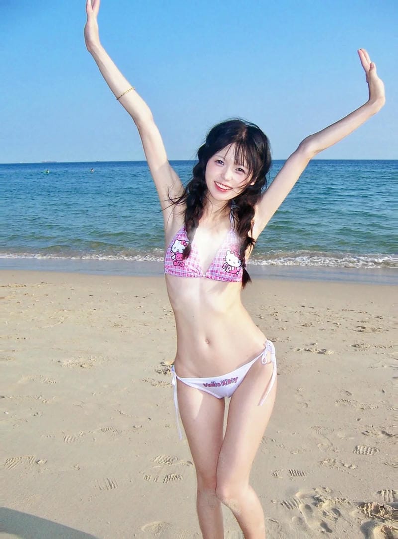 gái cấp 2 mặc bikini 20