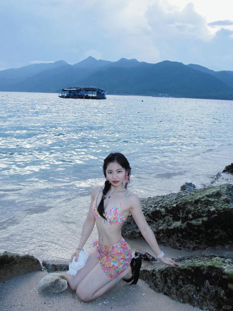 gái cấp 2 mặc bikini 30