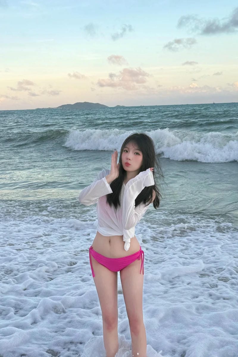 gái lớp 7 mặc bikini 17