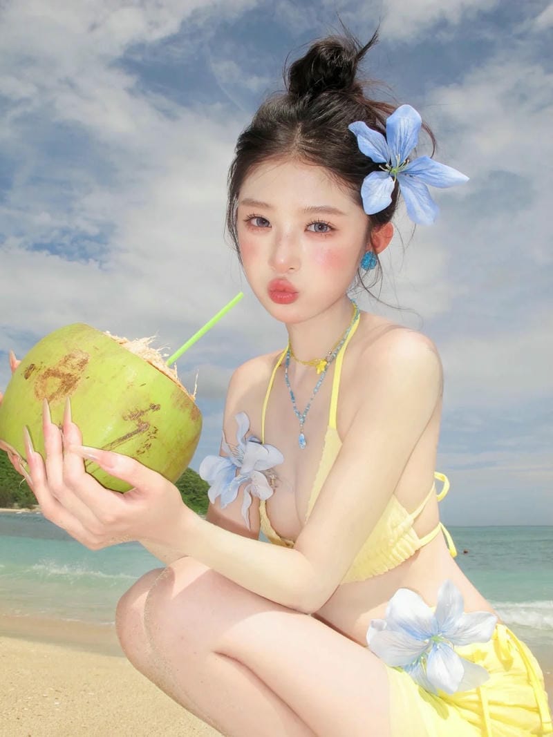 gái lớp 7 mặc bikini 23