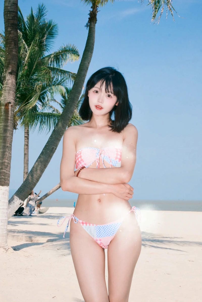 gái lớp 7 mặc bikini 27