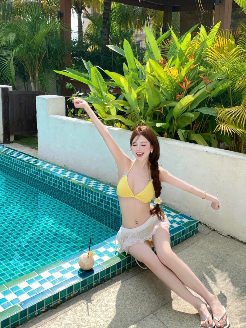 gái lớp 7 mặc bikini 5