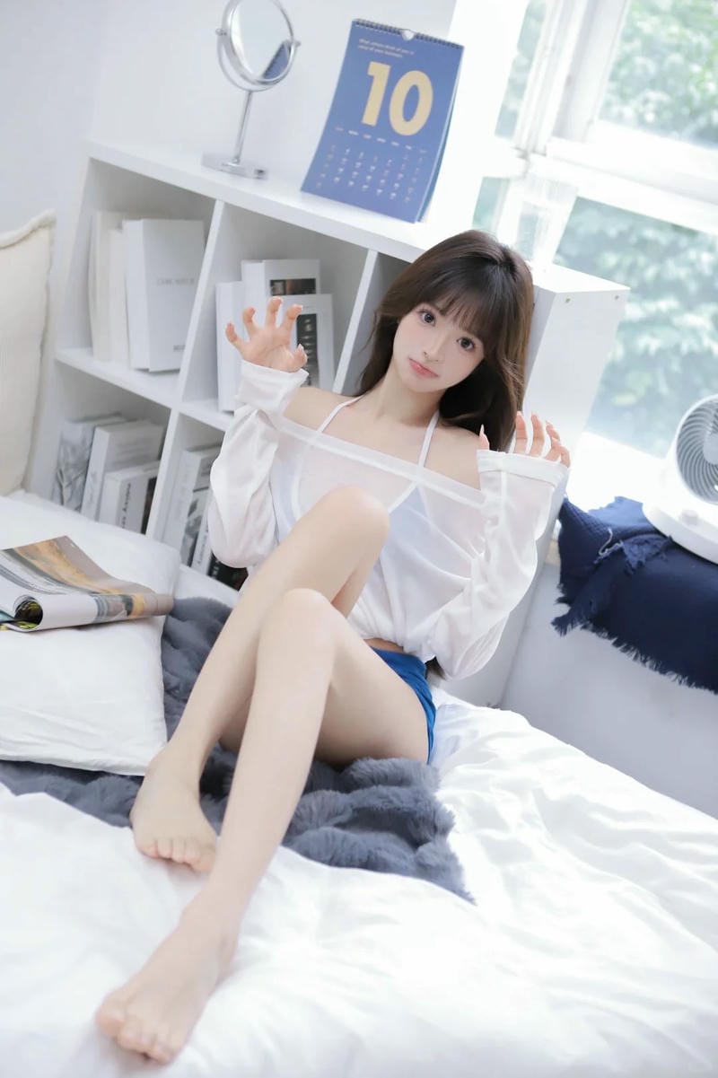 gái mặc bikini đi ngủ 4