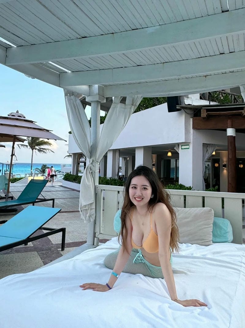 gái mặc bikini đi ngủ 9