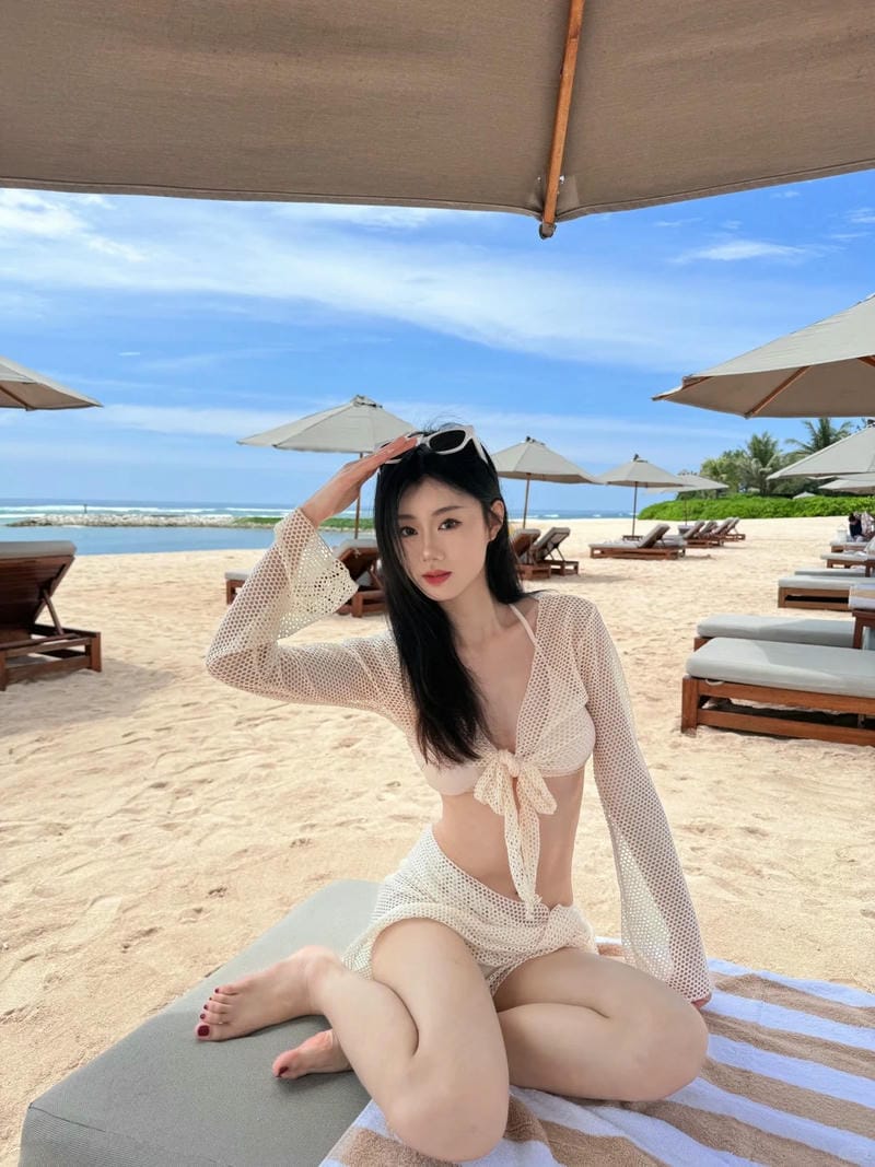 gái mặc bikini trắng 16