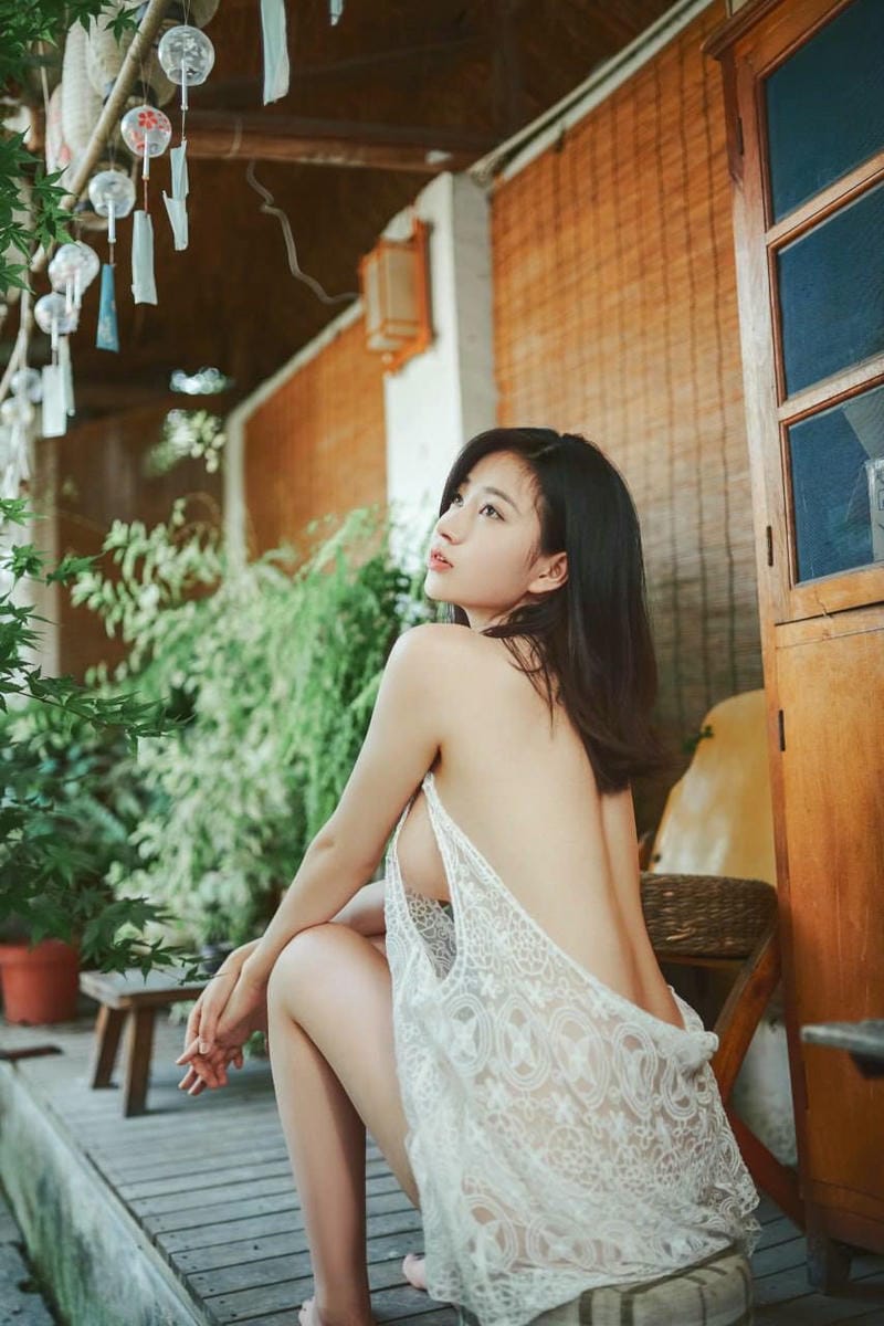 gái mặc bikini trắng 22