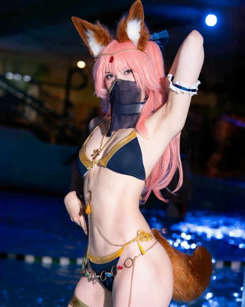 gái xinh cosplay mặc bikini 2