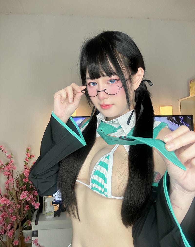 gái xinh cosplay mặc bikini 23