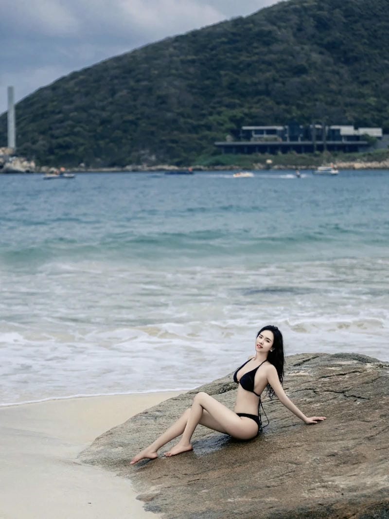 gái xinh mặc bikini đi biển 4