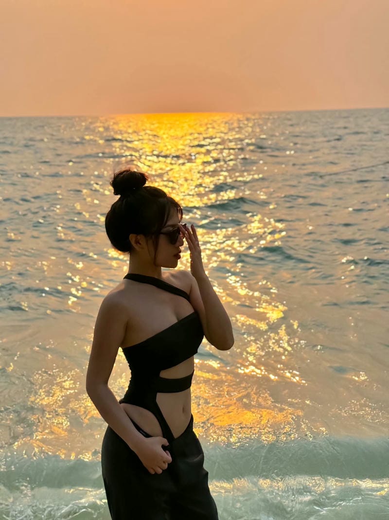 hạ nhiên mặc bikini 16