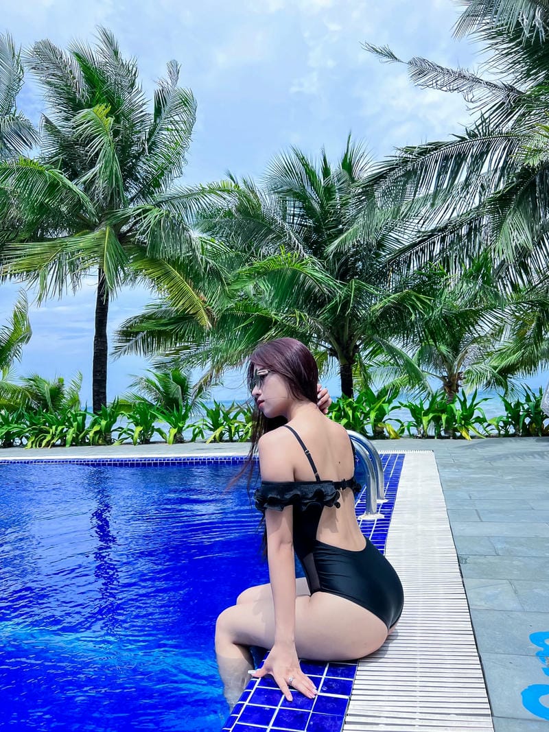 hạ nhiên mặc bikini 24