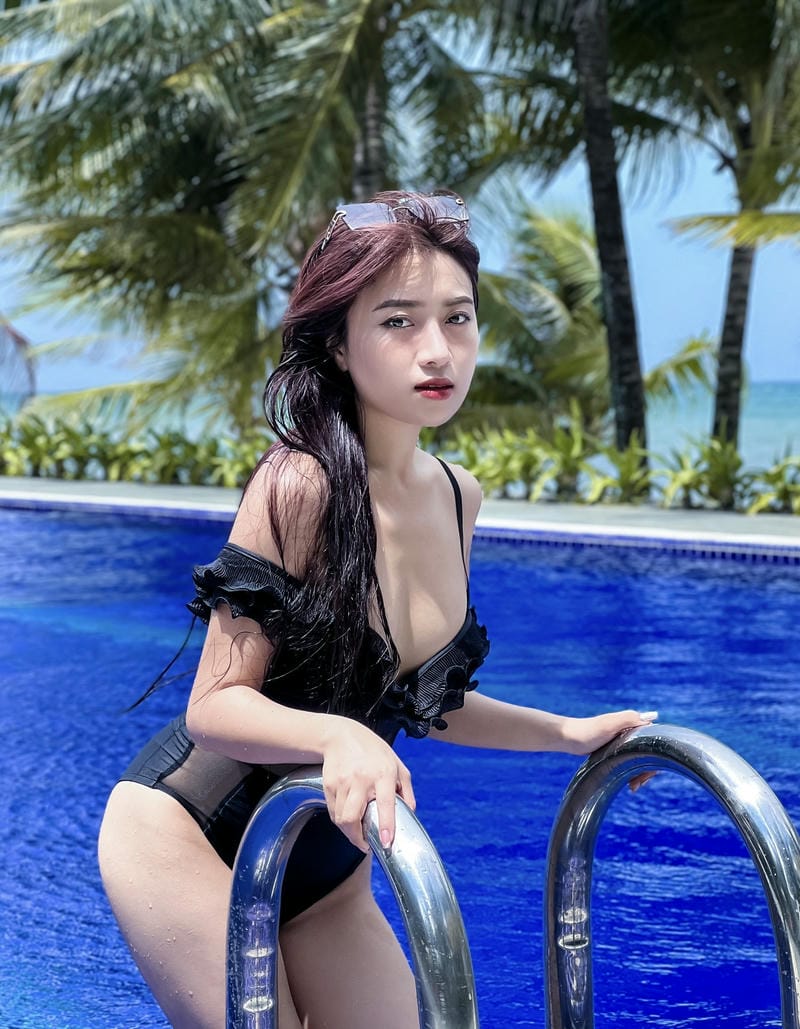 hạ nhiên mặc bikini 30
