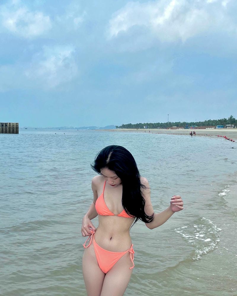 hoàng lan anh mặc bikini 25