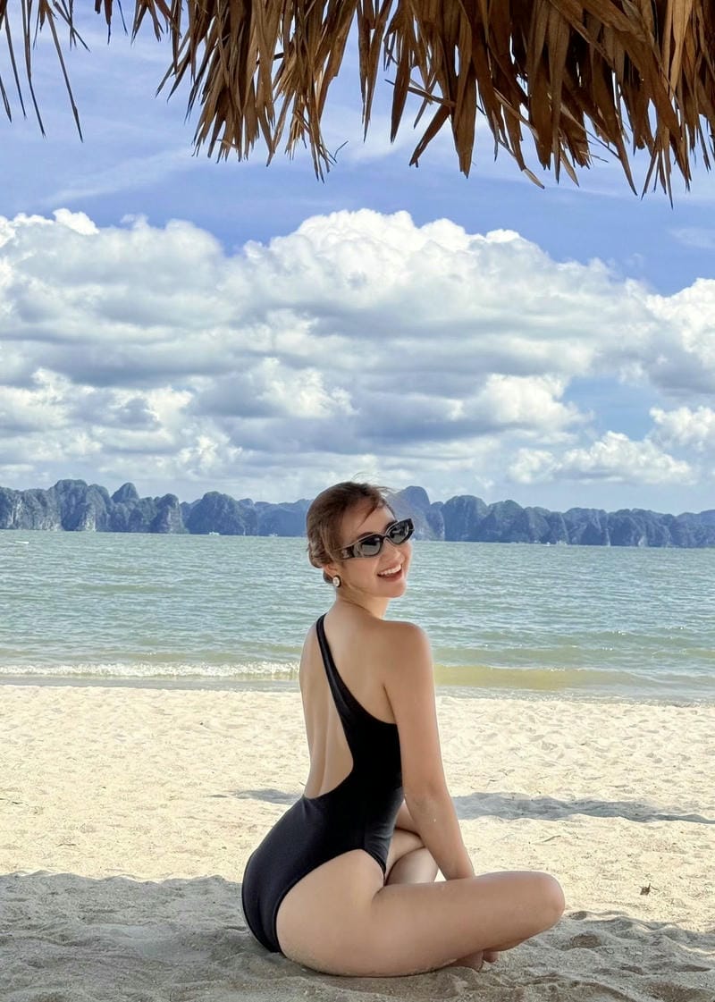 huyền lizzie bikini 1