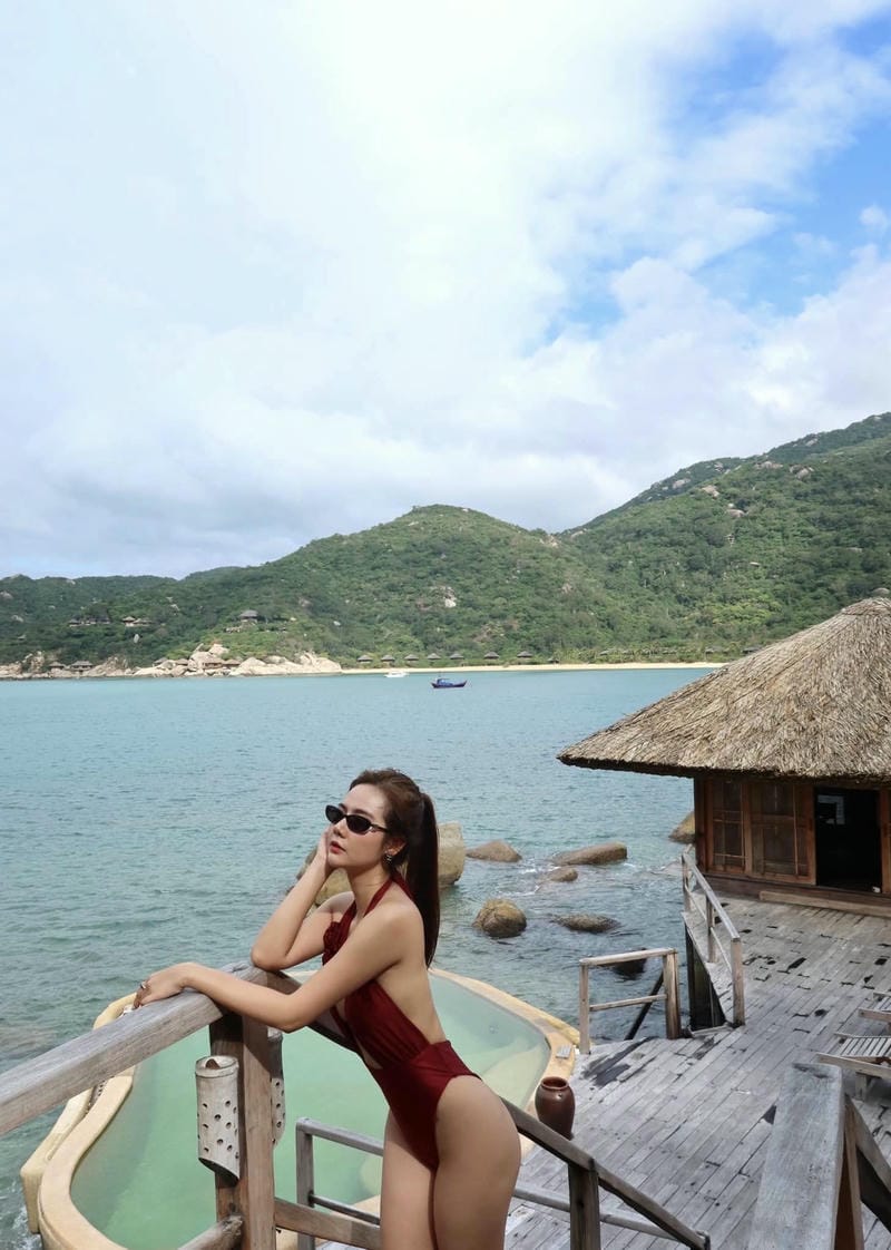 huyền lizzie bikini 10