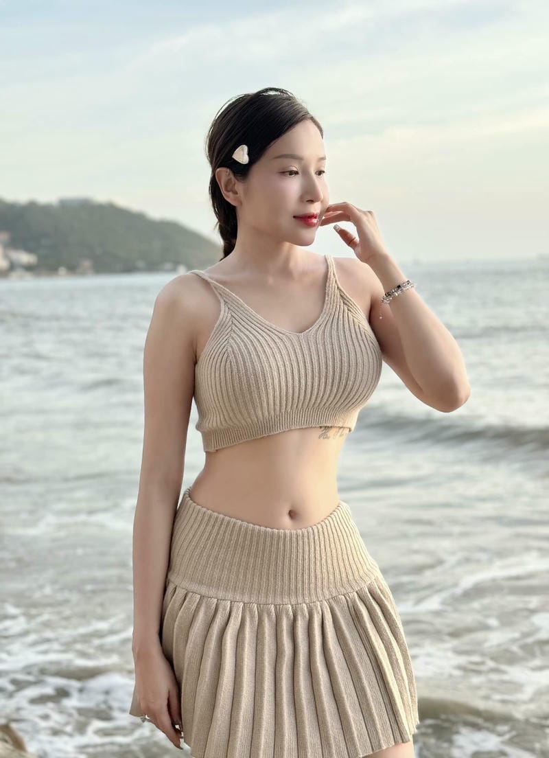 khả như bikini 14