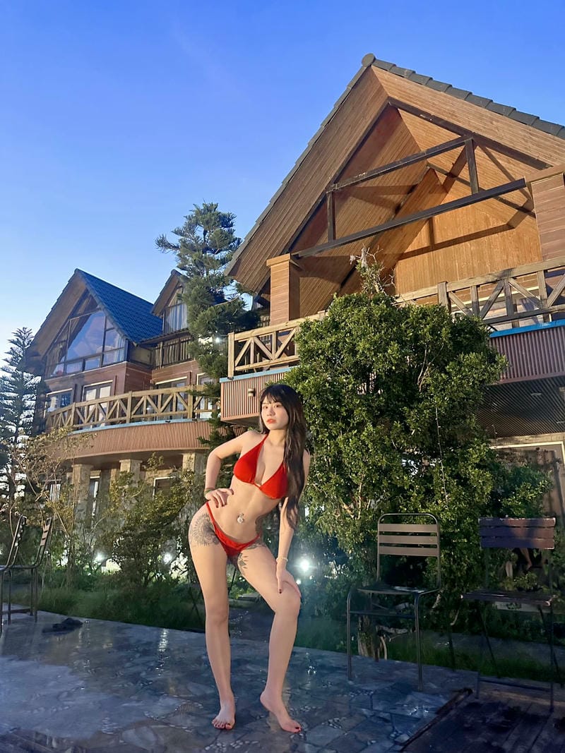 linh miu bikini 10