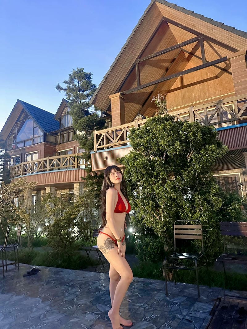 linh miu bikini 12