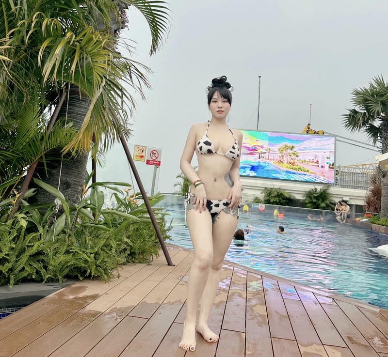 linh miu bikini 19