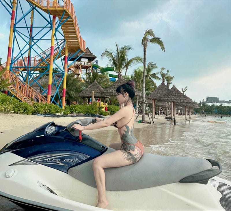 linh miu bikini 22