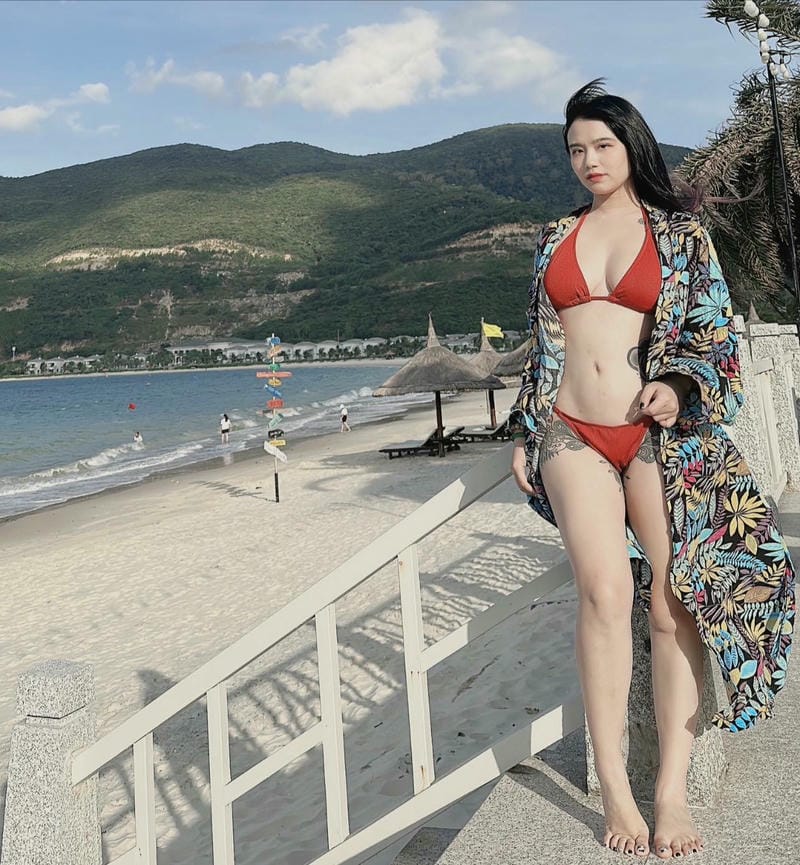 linh miu bikini 23