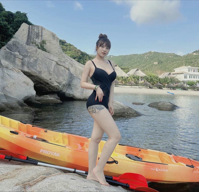 linh miu bikini 24