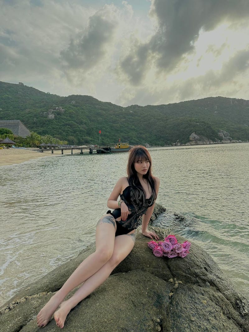 linh miu bikini 25