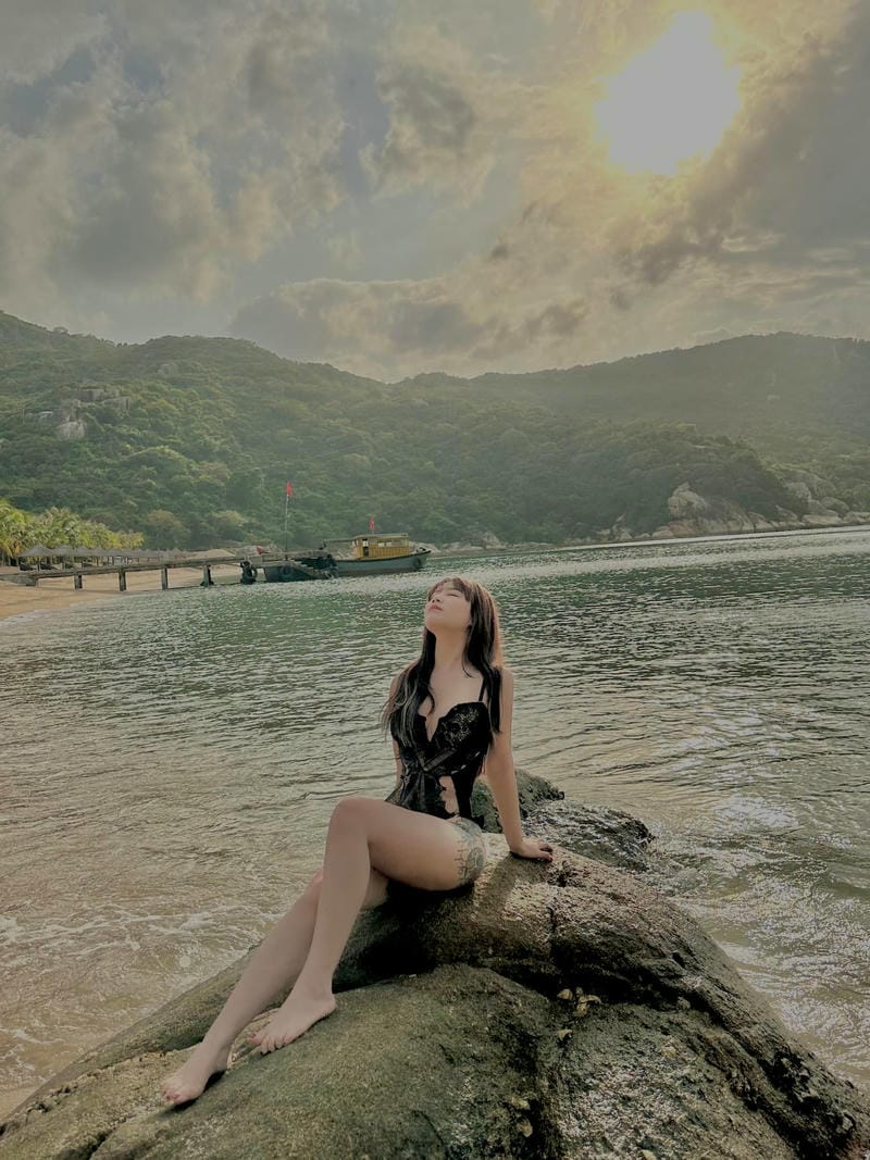 linh miu bikini 26
