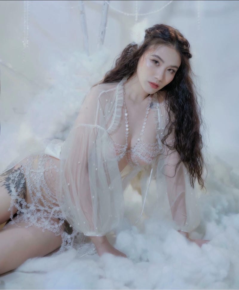 linh miu bikini 40