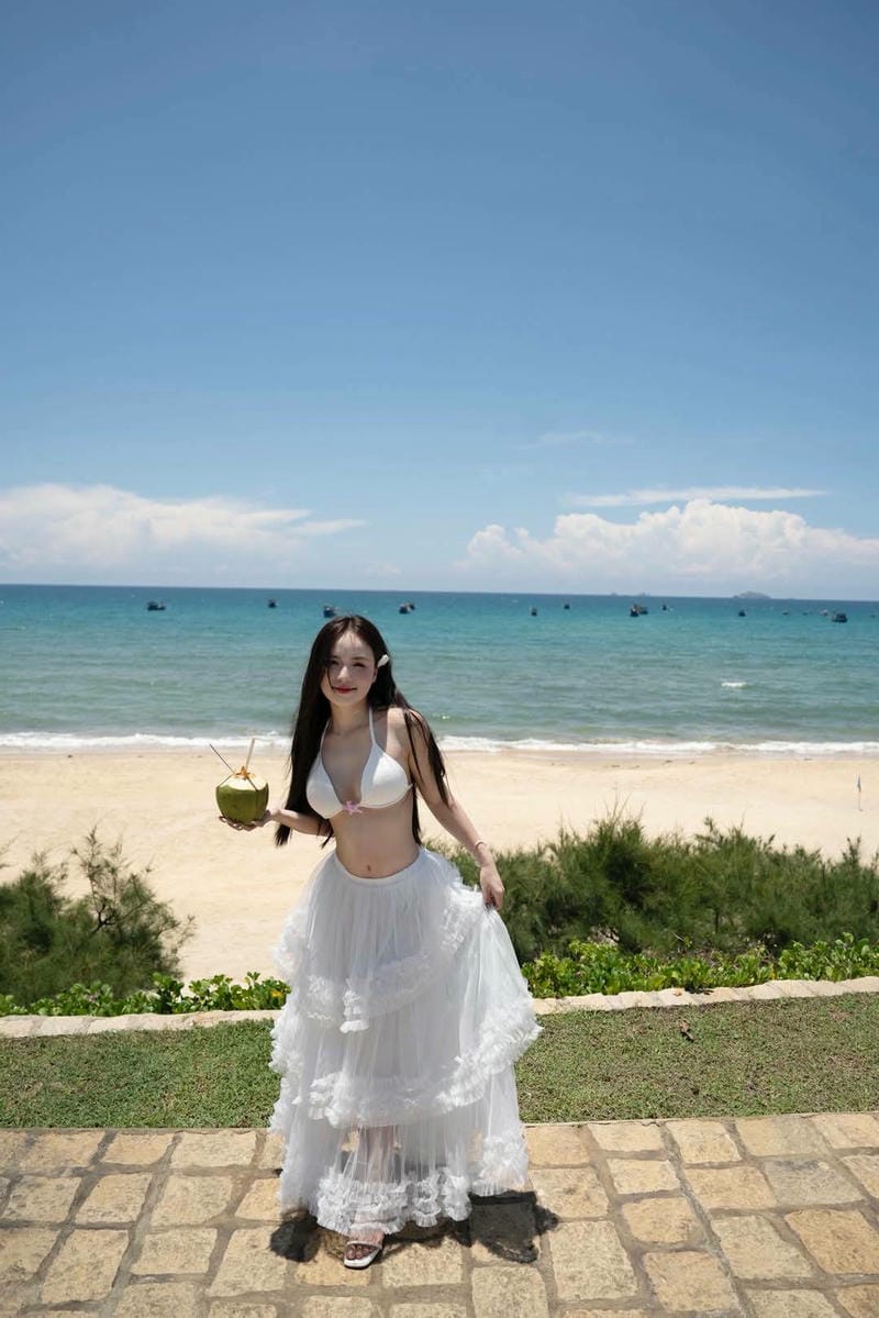 thị nhung mặc bikini 1